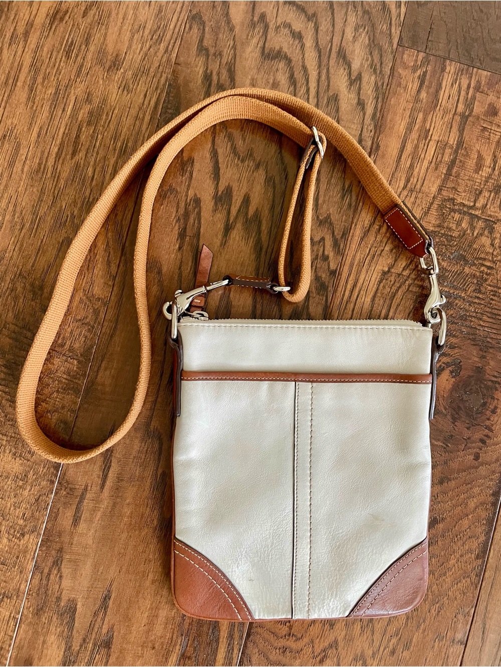 COACH Y2K Cream Leather Crossbody Bag with Tan Trim
